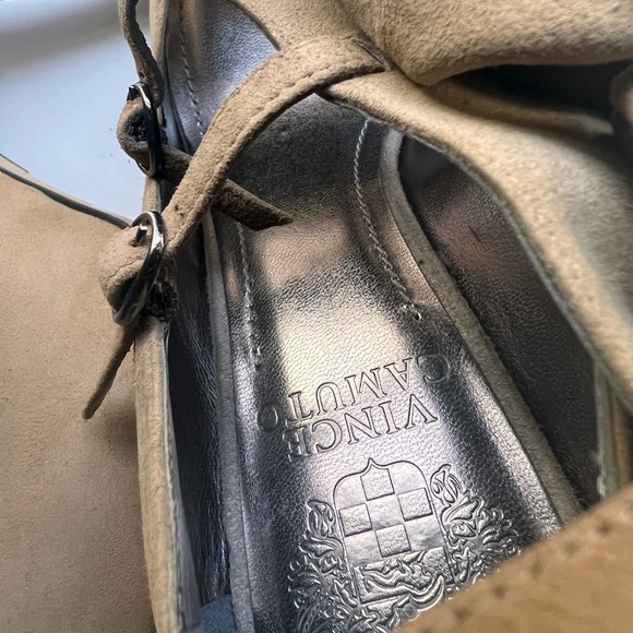 Vince Camuto suede Heel. - Picture 10 of 10